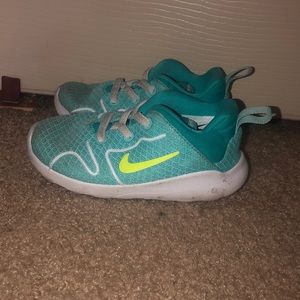 Nike Girls sneakers. Selling as is.